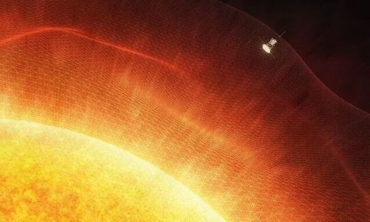 태양 탐사선 파커가 태양 대기 상층부인 코로나에 진입하는 모습을 묘사한 그림. 미 항공우주국 제공
