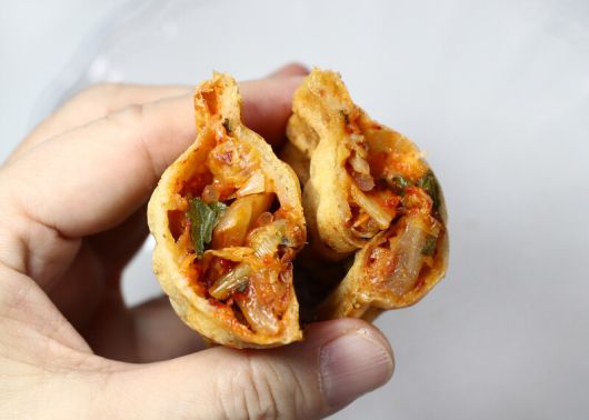 서울 강북권 붕어빵 최강자로 인기인 ‘효공잉어빵’의 ‘매코미’. 김치가 들어가 매콤한 맛이 난다. 박미향 기자