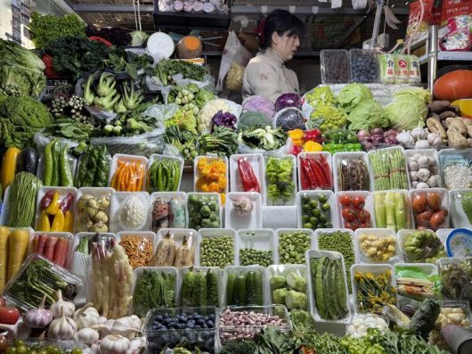 21일 중국 베이징의 재래시장 신위안리차이스창의 한 채소 점포. 베이징/이정연 특파원