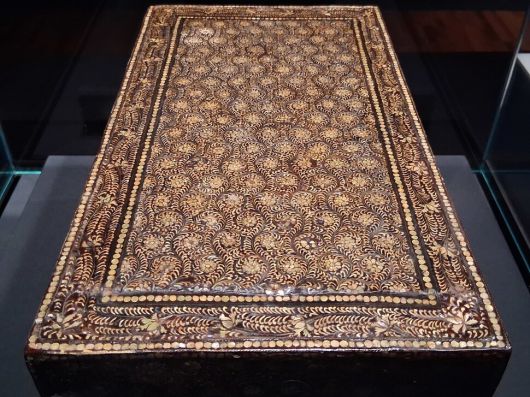 1923년 일본에서 환수한 고려나전 국화넝쿨 상자. 노형석 기자