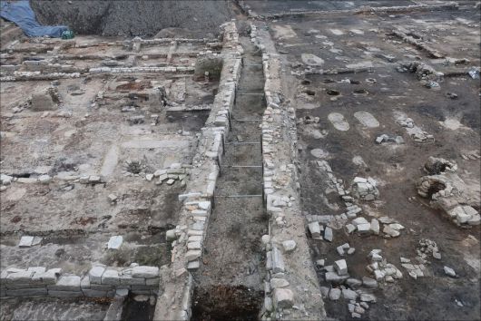 2022~2023년 서울 세운4지구 가 영역에서 사전 발굴조사로 드러난 조선시대 배수로 유적의 일부분. 국가유산청 제공