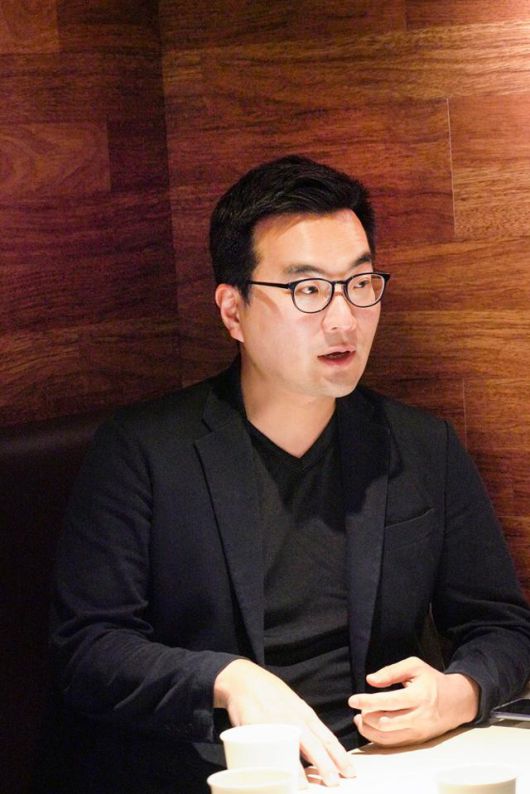 조재유 SK텔레콤 클라우드게임 사업담당이 지난 27일 서울 중구 SK텔레콤 교육장에서 만나 5G 서비스의 성장성에 대해 설병하고 있다. . SK텔레콤 제공