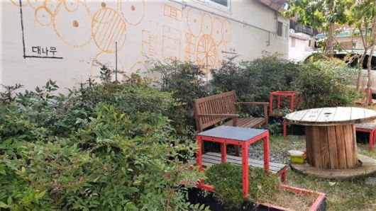 순천 문화의 거리 뒷골목에 설치된 '한 평 정원'