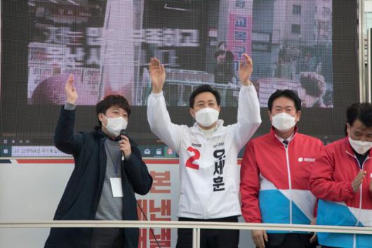 3월 서울 노원구에서 이준석(맨 왼쪽) 전 미래통합당 최고위원이 오세훈(왼쪽에서 두 번째) 국민의힘 서울시장 후보를 소개하고 있다. 국회사진취재단