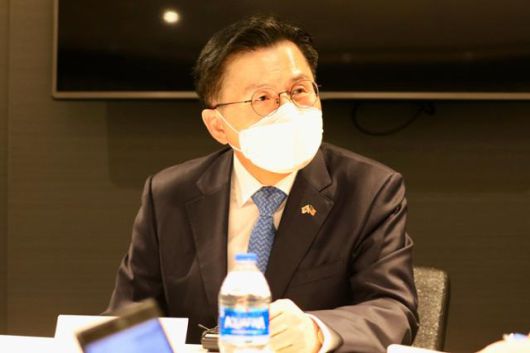 미국을 방문 중인 황교안 전 미래통합당 대표가 11일 워싱턴 DC 한 호텔에서 특파원 간담회를 진행하고 있다. 연합뉴스