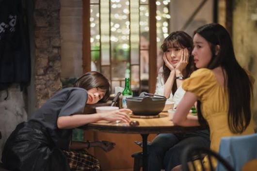 티빙 드라마 '술꾼도시여자들'의 한 장면. 티빙 제공