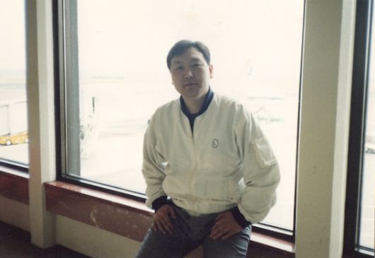 9수 끝에 사법시험에 합격한 윤석열 대통령 당선인이 사법연수원에 입학하기 전 카메라 앞에서 포즈를 취했다. 국민의힘 선대본 제공