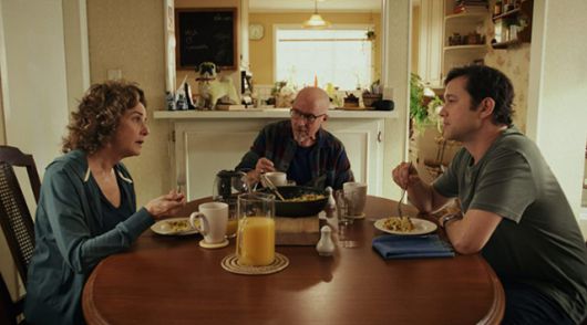 조쉬는 무명 뮤지션인 아버지처럼 되지 않을까 불안했다. 애플TV플러스 제공