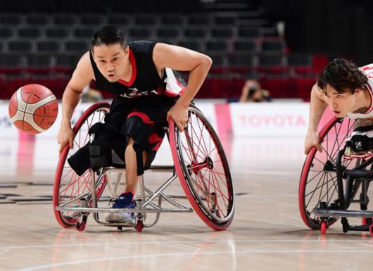 지난해 8월 27일 도쿄 아리아케 아레나에서 열린 2020 도쿄패럴림픽 남자 휠체어농구 A조 예선에서 만난 한국과 일본의 경기. 한국의 조승현 선수가 빠르게 돌진하고 있다. 도쿄=사진공동취재단
