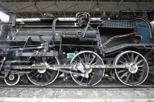 내부구조를 보여주기 위해 절반으로 절단한 터우5형 증기기관차 700호. ⓒ박준규