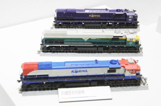 철도박물관에 전시된 다양한 디젤전기기관차. ⓒ박준규