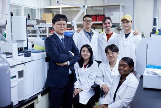 UNIST 최성득(맨 왼쪽) 교수 연구팀. UNIST제공