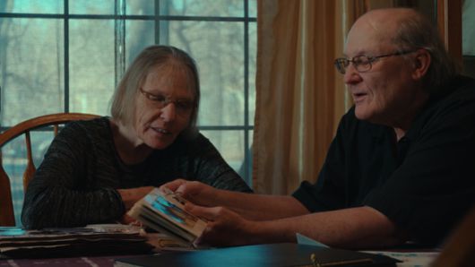 샤론의 아들을 입양하려 했던 위탁부모는 과거를 떠올리며 가슴 아파한다. 사회에 선인이 있어도 불행을 온전히 지우기는 어렵다. 넷플릭스 제공