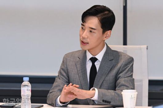 23일 한국일보가 정치 유튜브 생태계를 주제로 연 좌담회에서 진행을 맡은 이종명 경북대 사회과학연구원 연구원이 발언하고 있다. 최주연 기자