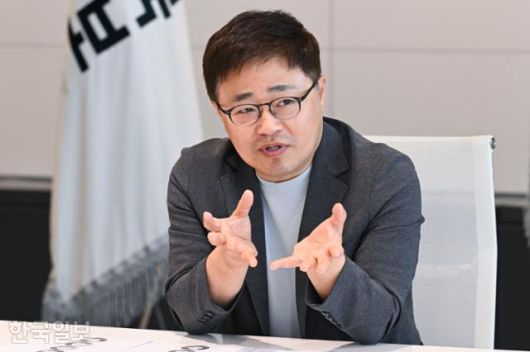 23일 한국일보가 정치 유튜브 생태계를 주제로 연 좌담회에 장성철 공론센터 소장이 참여해 자신의 견해를 밝히고 있다. 최주연 기자