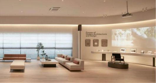 군산 경남아너스빌 갤러리에는 핀란드 건축가 알바알토의 작품과 가구가 전시돼 있다. SM그룹 제공