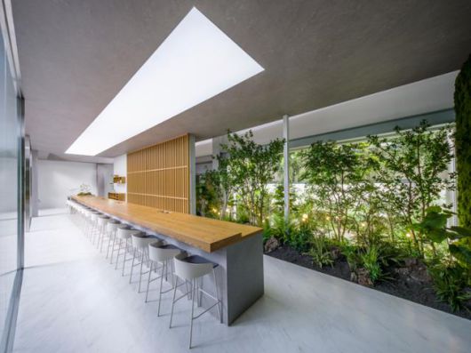 디파인 갤러리의 한쪽에는 '티 하우스'가 마련돼 무료 다도 체험을 할 수 있다. SK에코플랜트 제공