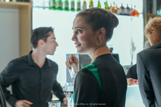 촬영장에는 늘 사건사고가 있다. 하지만 미라는 '이마 베프'를 촬영하며 연기의 즐거움을 다시 깨닫는다. 웨이브 제공