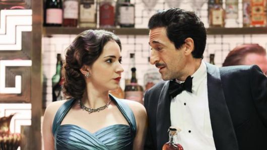 살해된 레오(오른쪽)는 오만불손하고 자기밖에 모르는 인물이다. 월트디즈니컴퍼니 코리아 제공