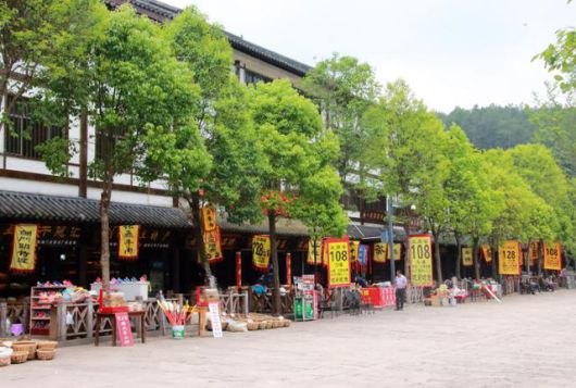 젠거 검문관 입구의 두부요리 식당. ⓒ최종명