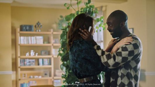 조지가 연인 사라를 만날 수 있었던 건 필연일까. 아니면 시간이 여러 번 반복되면서 얻게 된 사랑이었을까. 웨이브 제공