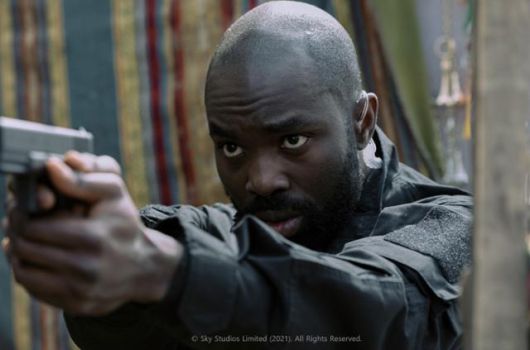 조지는 자신의 특별한 능력을 알아본 비밀 조직 '라자루스 프로젝트'에 의해 요원으로 채용되고, 사격 등 여러 훈련을 거치게 된다. 웨이브 제공