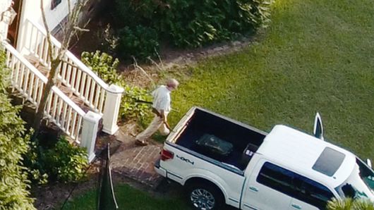 폴이 저지른 보트 충돌 사건은 시작에 불과했다. 집안 별장에서 두 사람이 죽는 일이 벌어진다. 넷플릭스 제공