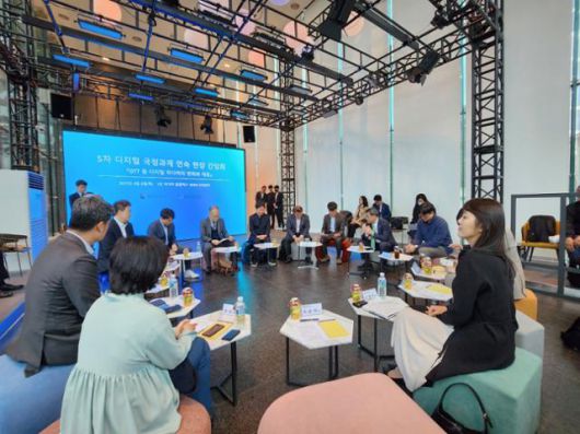 서울 중구에 위치한 '1인 미디어 콤플렉스'에서 6일 오후 열린 제5차 디지털 국정과제 릴레이 간담회 현장. 송주용 기자