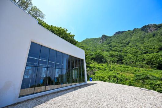 7일 경북 울릉군 북면 추산 지하수로 만든 맥주를 양조하는 울릉브루어리 양조장이 산 중턱에 들어서 있다. 울릉=최주연 기자