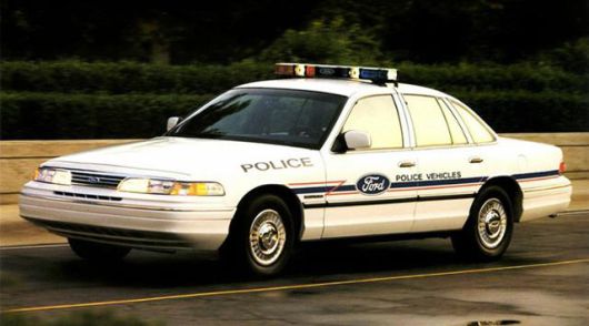 포드 크라운 빅토리아