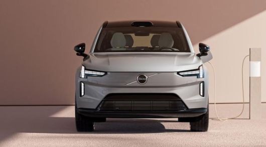 볼보, 소프트웨어 개선으로 EX90 출시 연기