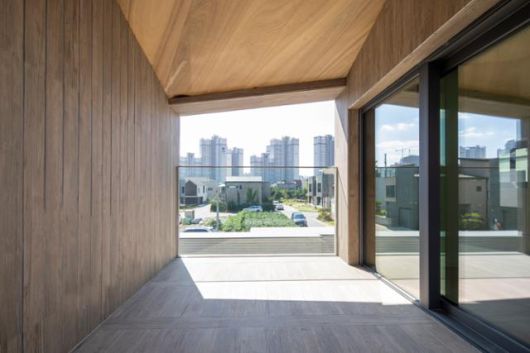 전통 건축 '정자'를 현대적으로 재해석한 공간. 전통 정자를 실생활에서 즐길 수 있게 만든 데 의미가 있다. 김재윤 건축사진작가 제공