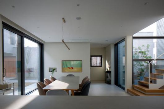 부엌과 연결된 넓은 다이닝 공간. 아내의 공간이자, 가족이 가장 많은 시간을 보내는 집의 중심이다. 김재윤 건축사진작가 제공