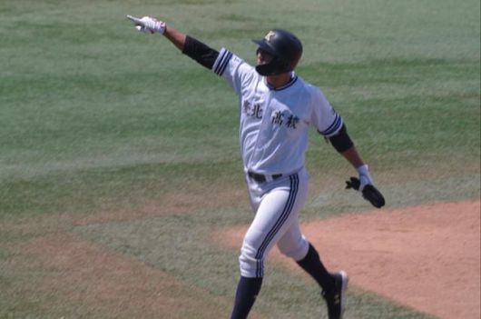 제51회 봉황대기 경기항공고전에서 홈런을 친 경북고 임종성. 박상은 기자