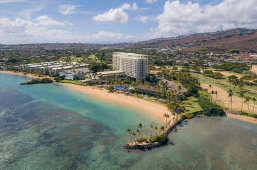 카할라 호텔리조트의 발코니를 열고 나가면 전용 해변으로 이어진다. 카할라 호텔리조트 제공