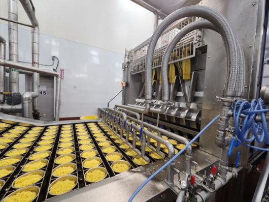 2023년 12월 19일 미국 캘리포니아주 랜초쿠카몽가의 농심 2공장에서 신라면이 제조되고 있는 모습. 박소영 기자