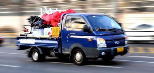 이삿짐을 가득 실은 트럭. 한국일보 자료사진