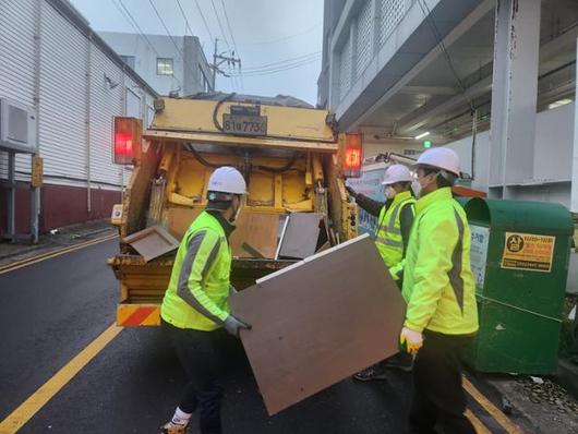 신구간 대형폐기물 수거반. 제주시 제공