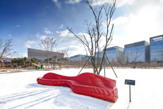 국내 최초 3D프린팅으로 제작해 실제 아파트에 설치한 비정형 벤치. 쓰리디팩토리 제공