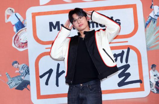 방송인 덱스가 20일 오후 서울 마포구 상암동 스탠포드호텔에서 열린 JTBC 새 예능 'My name is 가브리엘' 제작발표회에 포즈를 취하고 있다. 뉴시스