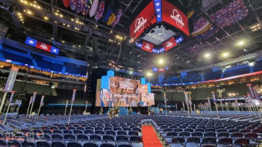 미국 공화당 전당대회가 열리는 위스콘신주 밀워키 파이서브포럼 내부가 14일 준비로 분주하다. 밀워키=권경성 특파원