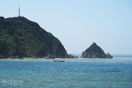 몰운대 탐방로에서 보이는 쥐섬과 동호도.