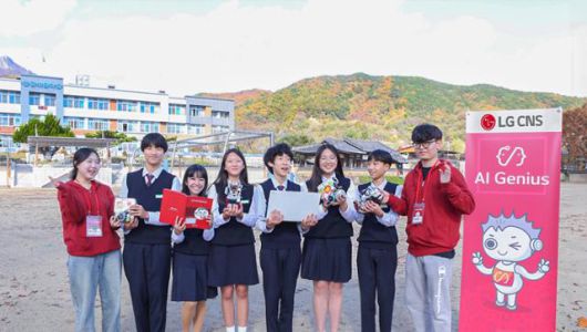 LG CNS가 11월 8일 경북 문경시 문경서중에서 진행한 사회공헌 프로그램인 인공지능(AI) 지니어스에 참여한 학생들의 모습. LG CNS 제공