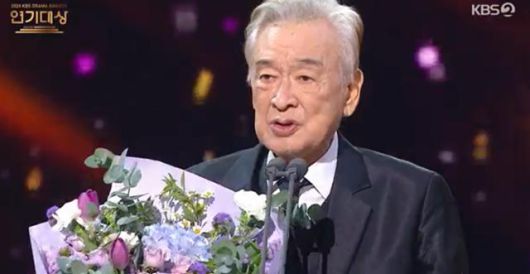 이순재는 '2024 KBS 연기대상'에서 대상을 받았다. 그에게 트로피를 안긴 '개소리'는 노년 성장기를 담은 코미디 드라마였다. KBS2 캡처