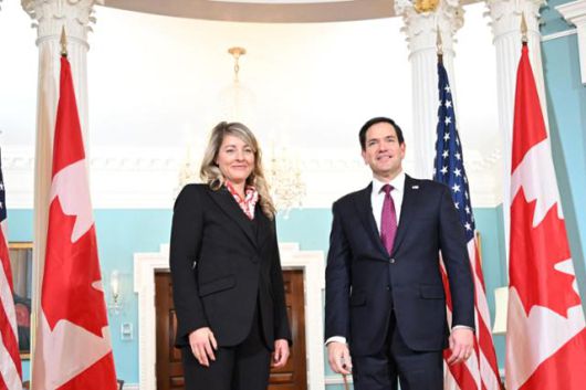 마코 루비오(오른쪽) 미국 국무장관이 지난달 29일 워싱턴 국무부에서 멜라니 졸리 캐나다 외무장관과 회동하고 있다. 워싱턴=AFP 연합뉴스