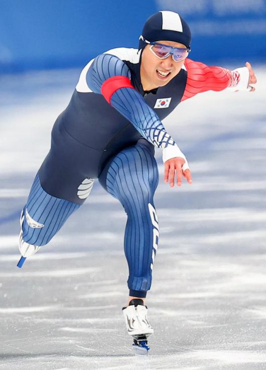 김준호가 2025 하얼빈 동계아시안게임 남자 500m 결선에서 빙판 위를 달리고 있다. 하얼빈=연합뉴스