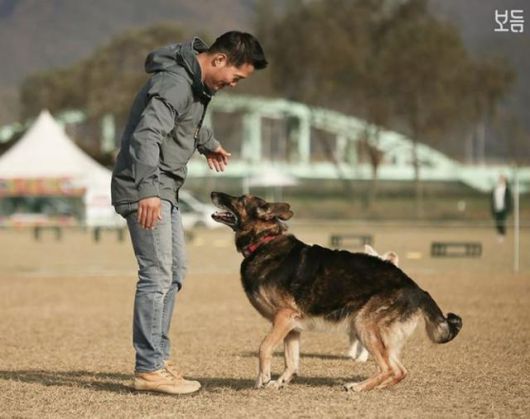 반려견 훈련사 강형욱씨. 보듬컴퍼니 사회관계망서비스(SNS) 캡처