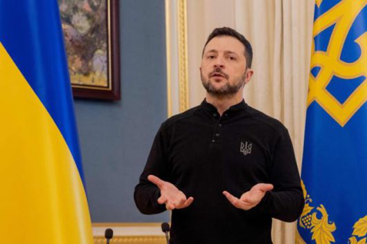 볼로디미르 젤렌스키 우크라이나 대통령이 지난 26일 키이우 대통령실에서 기자회견을 열고 있다. 키이우=AFP 연합뉴스