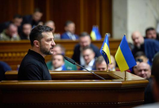 볼로디미르 젤렌스키 우크라이나 대통령이 지난해 10월 우크라이나 키이우 의회(라다)에서 연설하고 있다. 우크라이나 대통령실 제공, 키이우=EPA 연합뉴스