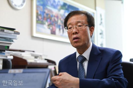 이석연 전 법제처장. 한국일보 자료사진